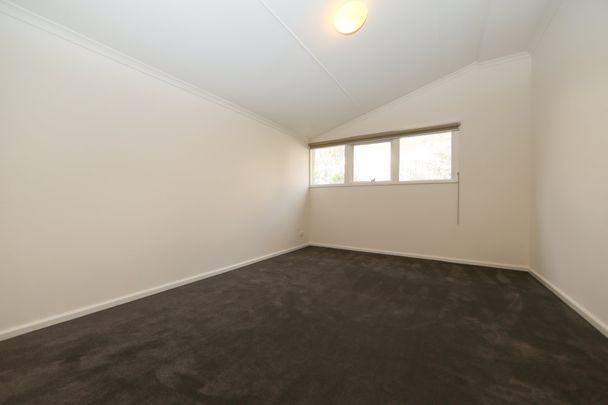 Outstanding Location, Outstandingly Refurbished. - Photo 1