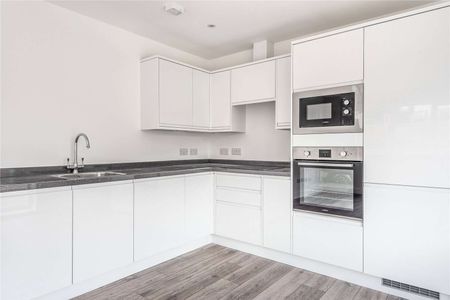 A stylish and contemporary home set in Biggin Hill. - Photo 3