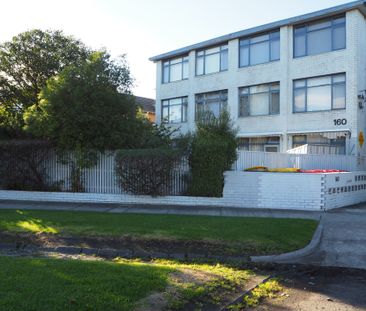 Well Appointed Apartment in Prime Essendon Location - Photo 3