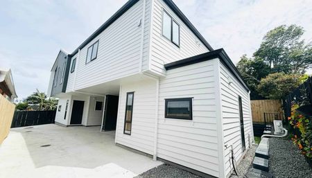 Brand New Luxury Home - Photo 3