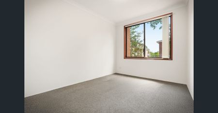 Spacious 2 bedroom unit - Photo 4
