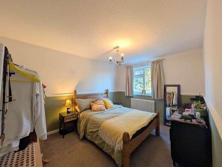 Larksfield, Englefield Green, Egham, TW20 - Photo 4