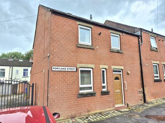 3 bedroom end of terrace house to rent - Photo 1