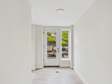 For Lease - 2-101 Tree Tops Lane, Huntsville, Ontario - Photo 2