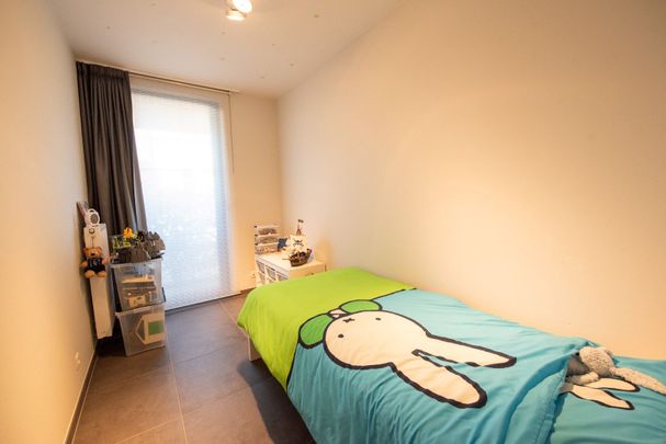 Volledig instapklaar gelijkvloers appartement met terras TE HUUR! - Foto 1