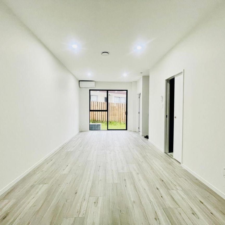 MANUREWA, 3 BEDROOMS - Photo 1