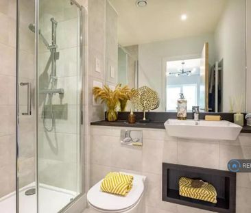 1 bedroom in a flat share to rent - Photo 4