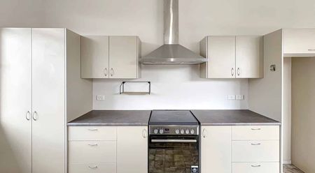 WHANGANUI EAST - 4 BEDROOMS - Photo 4