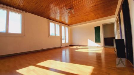 Location Appartement 3 pièces 72m² CHAMBERY 73000 - Photo 2
