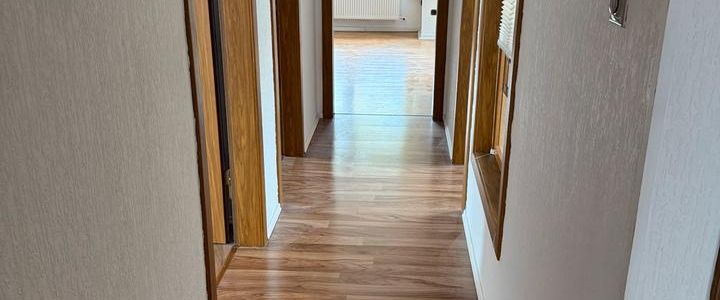 Wohnen wie im eigenen Haus - 3,5 Zi DG Wohnung mit Garten & EK - Foto 1