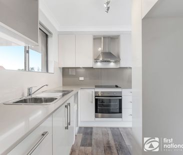 Contemporary Living, Perfect Location - Photo 3