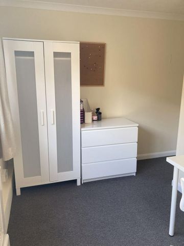 4 bedroom apartment to rent - Photo 3