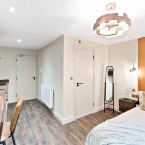 High Street, Hucknall, Nottingham, Nottinghamshire, NG15 - Photo 2