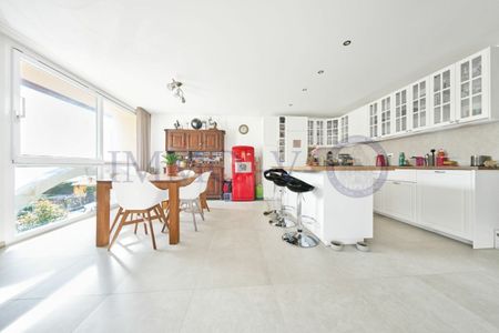 SPACIOUS STANDING WITH HIDDEN AND BALCONY-LOGGIA - Foto 3