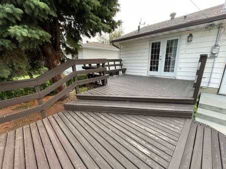 4-Bed Family Home Steps Away From Avonmore LRT Station - Photo 2