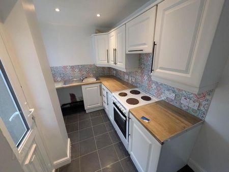 43 Upper Waterloo Road, Larne, BT40 1HD - Photo 2