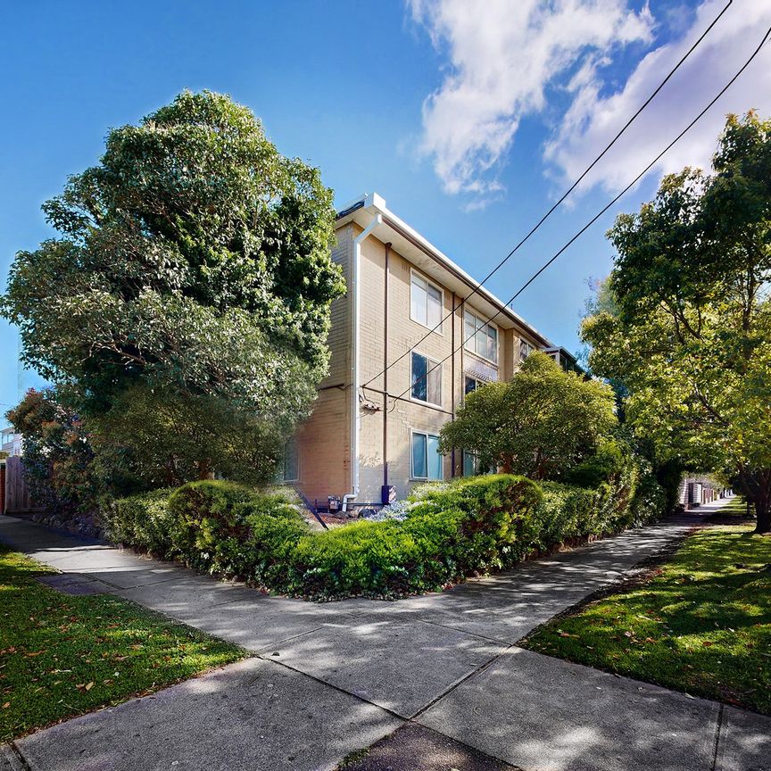 Renovated Ground Floor Apartment - Photo 1