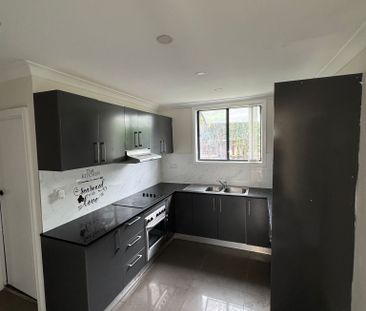 14a Dampier Crescent, Fairfield West NSW 2165 - House For Rent | Do... - Photo 4