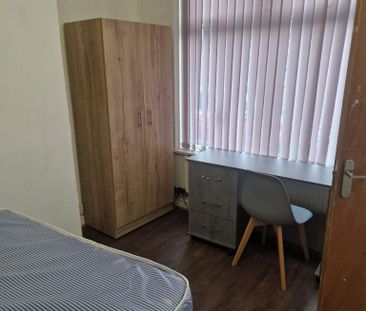 3 bedroom terraced house to rent - Photo 3