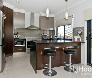 Location, Convenience & Modern Living With Ducted Air Con! - Photo 4