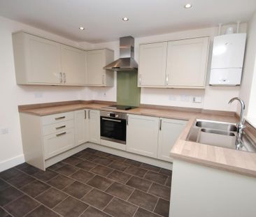 2 bedroom semi-detached house to rent - Photo 3