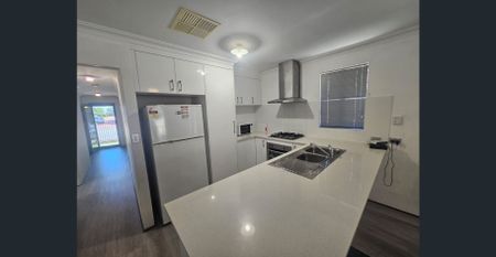 Stunning Family Home - Photo 2