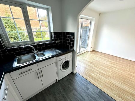 3 bedroom semi-detached house to rent - Photo 5