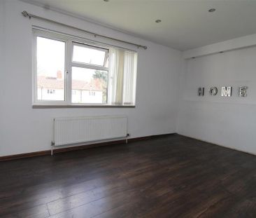 2 bedroom end of terrace house to rent - Photo 2