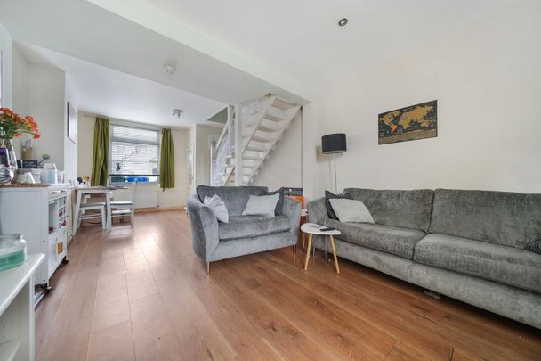 2 bedroom terraced house to rent - Photo 1