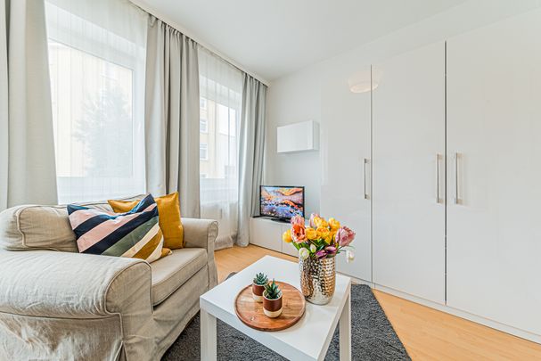 City-Residence: Großzügiges und neu möbliertes Apartment in begehrter Stadtteillage - Photo 1