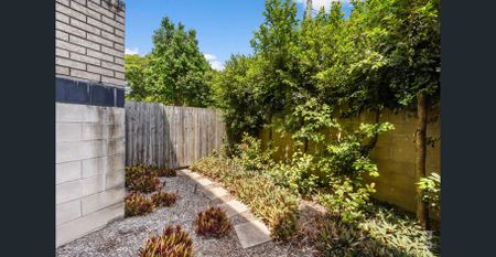 LOW MAINTENANCE WITH STUDY & COURTYARD - Photo 5