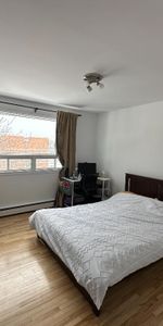 4 1/2 situé à Ste-Foy, stationnement - Photo 3