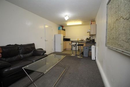 2 bedroom ground floor flat to rent - Photo 3