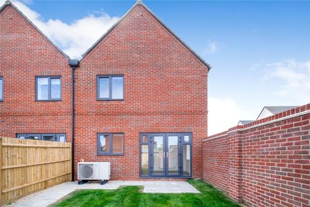 Ireland Road, Crowthorne, RG45 - Photo 3