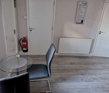 56 Kitchener Road Room 2 - Photo 5