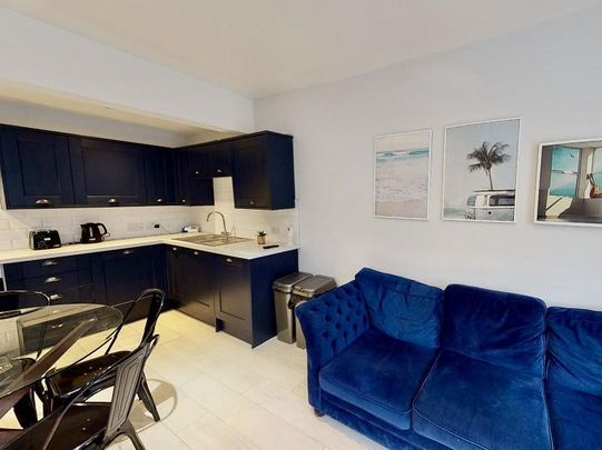 8 bedroom terraced house to rent - Photo 1