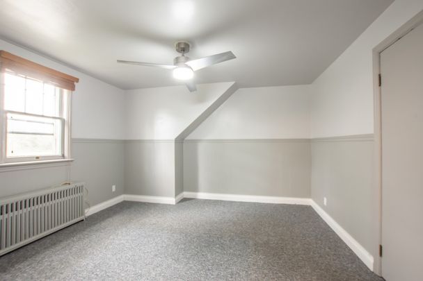 2 Bedroom + Den Upper Unit in Welland!! - Photo 1