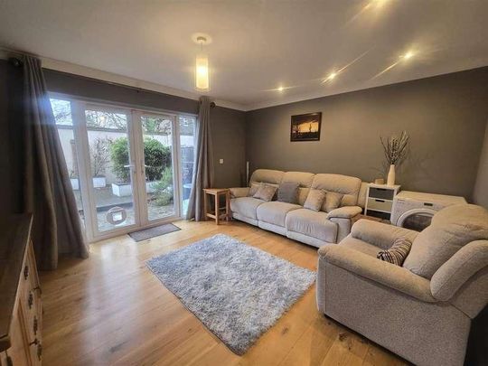 Pembroke Mews, GU14 - Photo 1