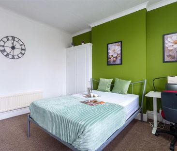 1 bedroom in a house share to rent - Photo 2