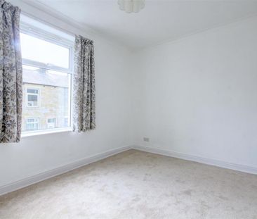 2 bedroom end of terrace house to rent - Photo 2