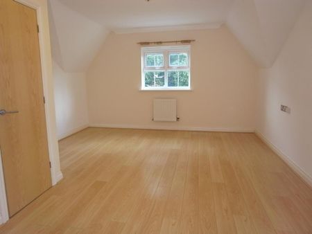 3 bedroom end of terrace house to rent - Photo 2