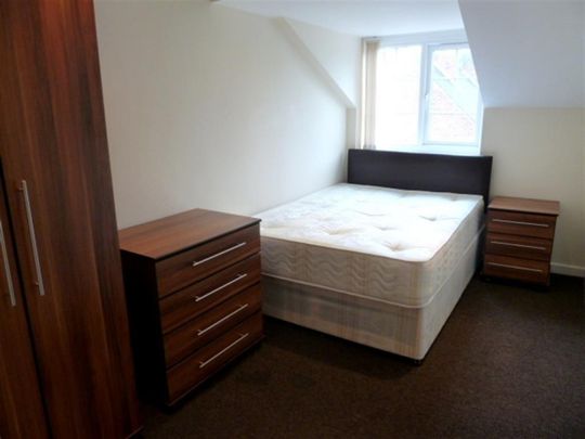 2 bedroom Flat To Let - Photo 1