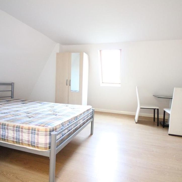 Hanger Lane, London - Photo 1