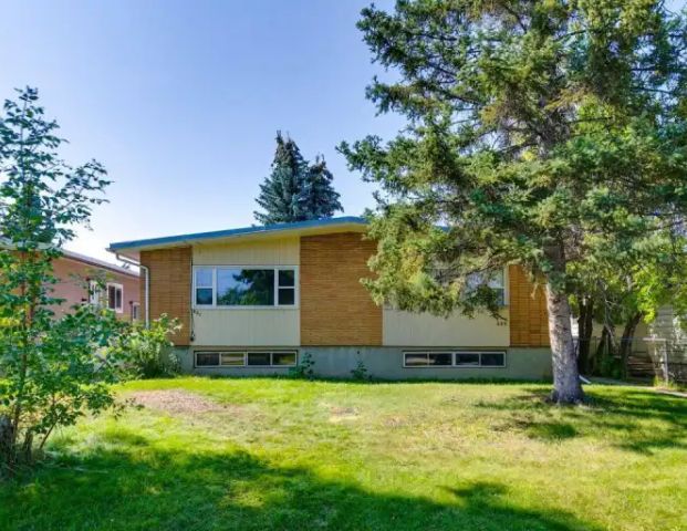 3 Bed Upper Unit – 631 37 St SW Calgary | 631A - 631 37 Street Southwest, Calgary - Photo 1