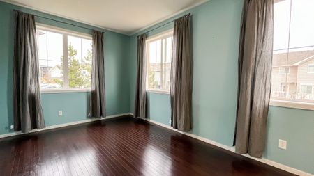 Sunlit 3 Storey End Unit Townhouse - Photo 2