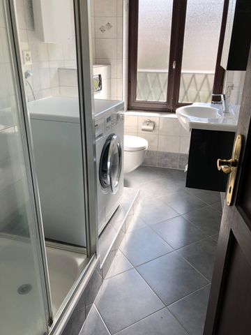 Affascinante appartamento mansardato di 6 locali a Bellinzona – disponibile subito - Photo 4