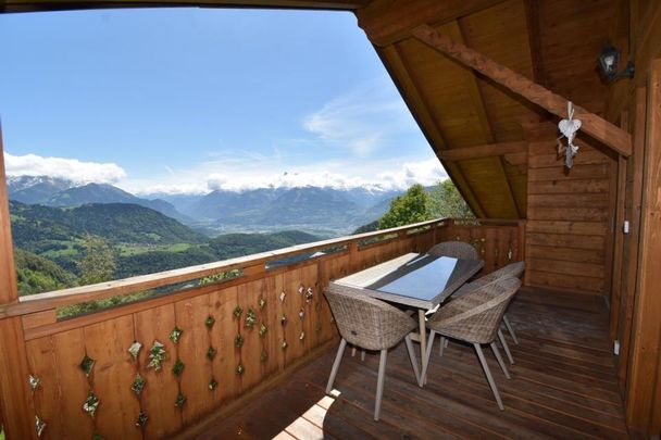 Elegant and spacious attic floor - Photo 1