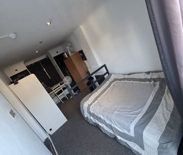 Room in a Shared House, Allhallows Road, E6 - Photo 4