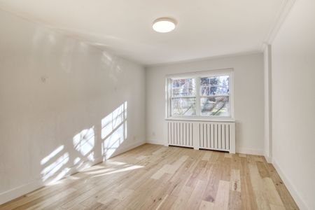 4930 Queen Mary Road - Photo 4