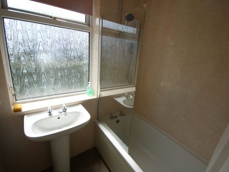 End of terrace house to rent on - Photo 4